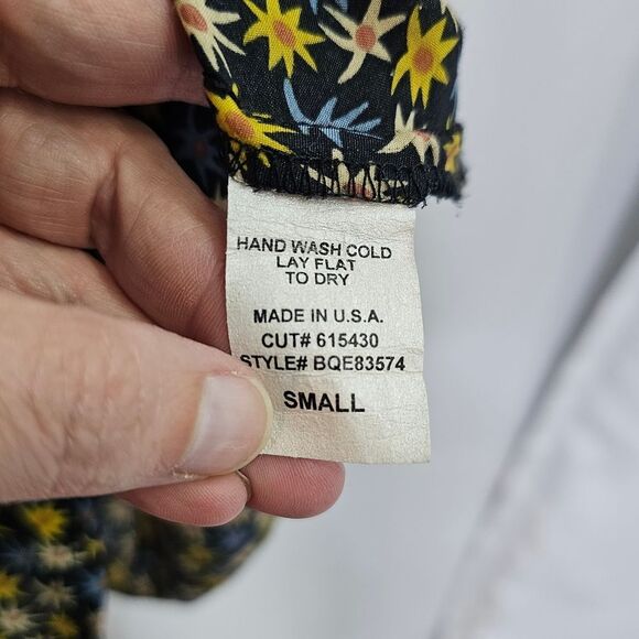 Eight Sixty Floral Tie Neck Sleeveless Top Size Small - Picture 9 of 10